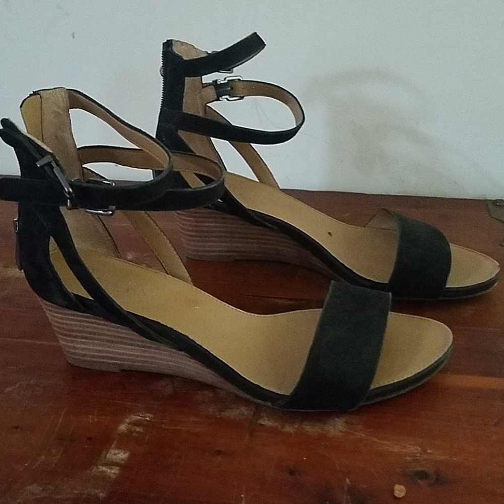 Strap low wedge sandals black Franco Sarto